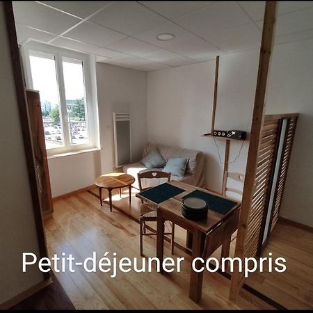 Studio Sympa Avec Petit Dejeuner Entre Canal Et Loire Roanne Kültér fotó