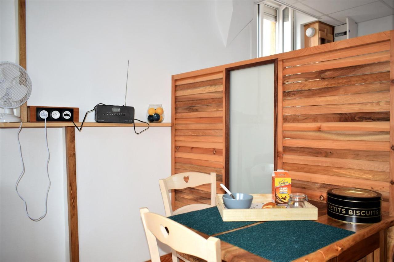 Studio Sympa Avec Petit Dejeuner Entre Canal Et Loire Roanne Kültér fotó